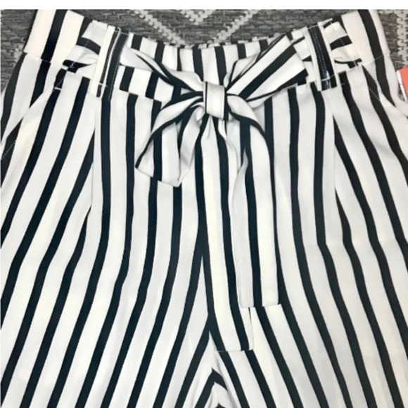 Zara White Black Striped Wide Leg Capri Style, Size XS - Picture 3 of 3